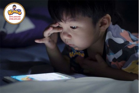 Làm sao để bé bớt nghiện điện thoại? Giải pháp từ các trò chơi vận động