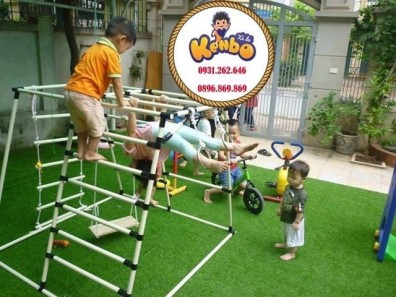 Trẻ vận động với xà đu hỗ trợ phát triển thể chất và trí tuệ như thế nào?